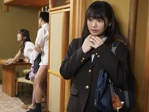 Em gái nhỏ mới lớn cướp anh xã của mẹ