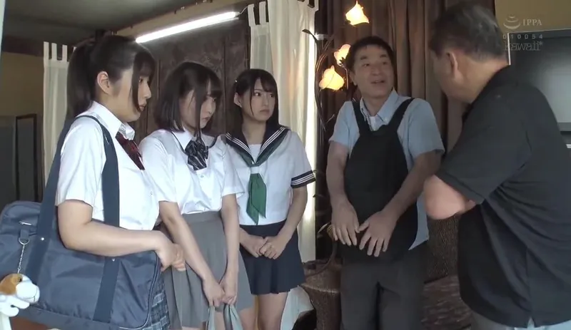 Thất nghiệp, ông bố khốn nạn dẫn 3 tí tẹo đi bán dâm